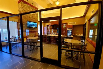 Lobby lounge