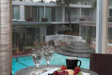 El Tropicano Riverwalk Hotel