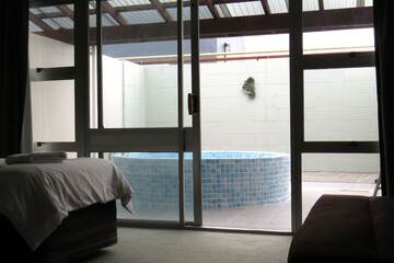 Jetted tub