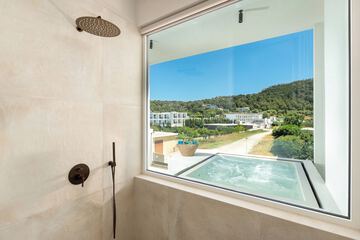 Private spa tub