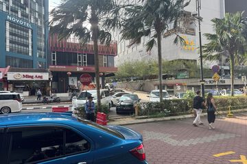 Shopping mall