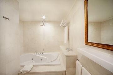 Jetted tub