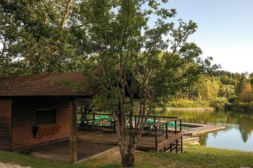 Swim-up bar