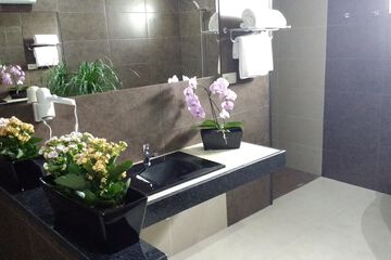 Bathroom sink