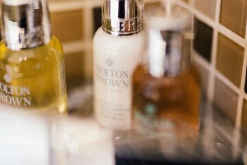 Bathroom amenities