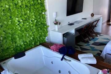 Jetted tub