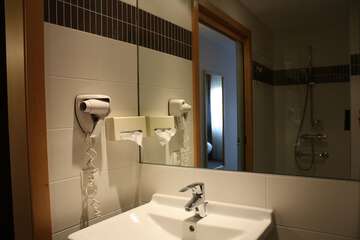 Bathroom sink