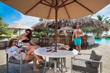 Poolside bar