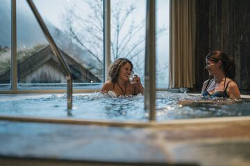 Indoor spa tub