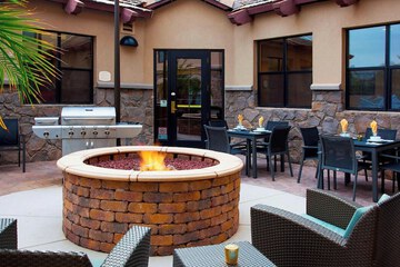 Hotel Exterior 16 of 16