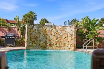 Pool waterfall
