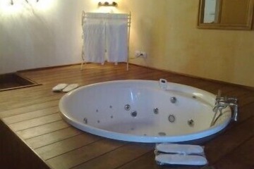 Jetted tub