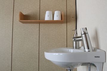 Bathroom sink
