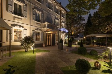 Front of property - evening/night