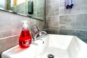 Bathroom sink