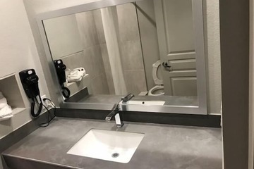 Bathroom sink