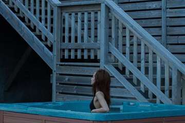 Outdoor spa tub