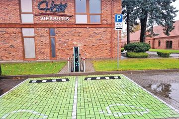 Electric vehicle charging station
