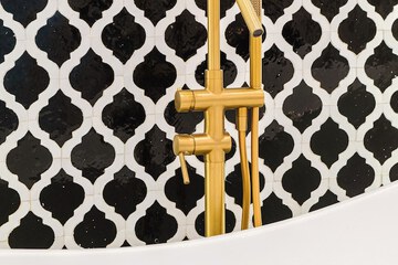 Deep soaking bathtub