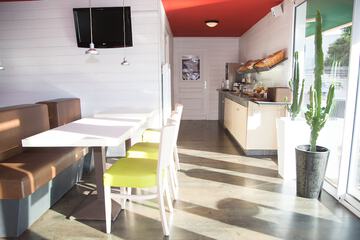 Breakfast area