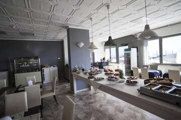Snack bar
