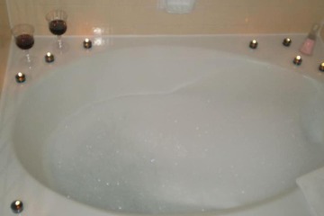 Jetted tub
