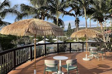 Poolside bar