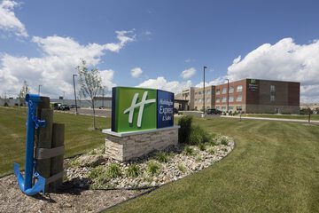 Holiday Inn Express & Suites Monroe