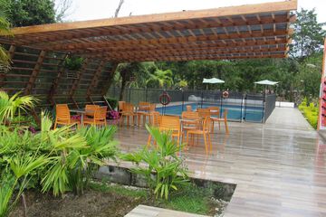 Poolside bar