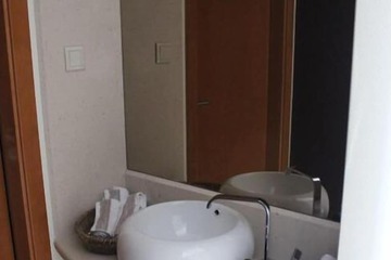 Bathroom sink