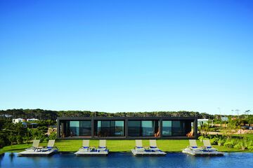 Infinity pool