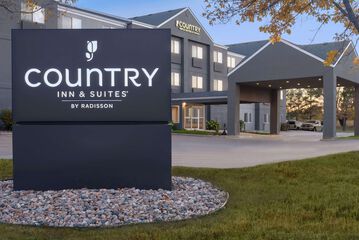 Country Inn & Suites by Radisson Brookings SD