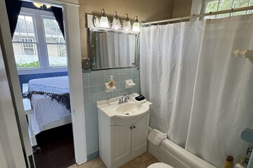 Bathroom sink