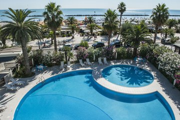 Rooftop pool
