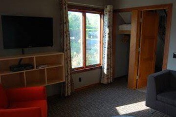 Stone Lion Inn 3