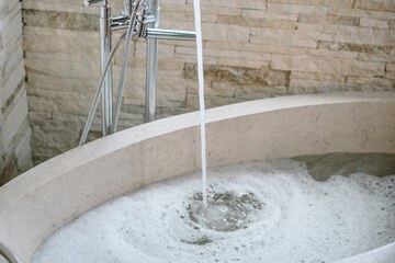 Deep soaking bathtub