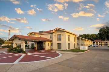 Baymont by Wyndham Nacogdoches Near University