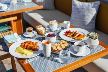 Breakfast/Coffee Service 207 of 274