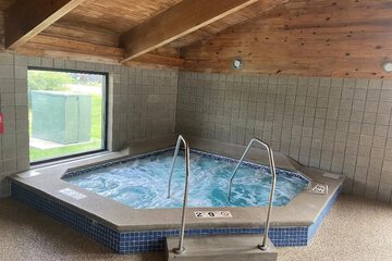 Indoor spa tub