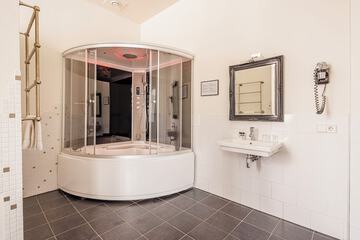 Jetted tub
