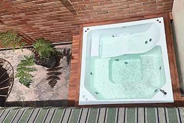 Jetted tub
