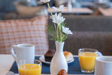 Breakfast/Coffee Service 77 of 90