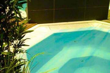 Indoor spa tub