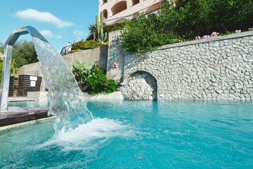 Pool waterfall
