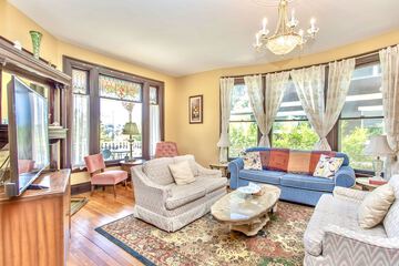 Redwood Bed & Breakfast