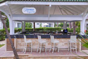 Poolside bar