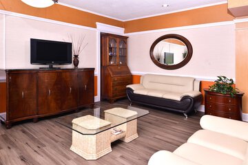 Business Center 23 of 23