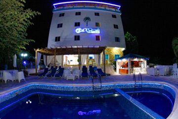 Poolside bar