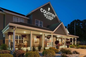 Country Inn & Suites by Radisson Decorah, IA