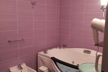 Jetted tub